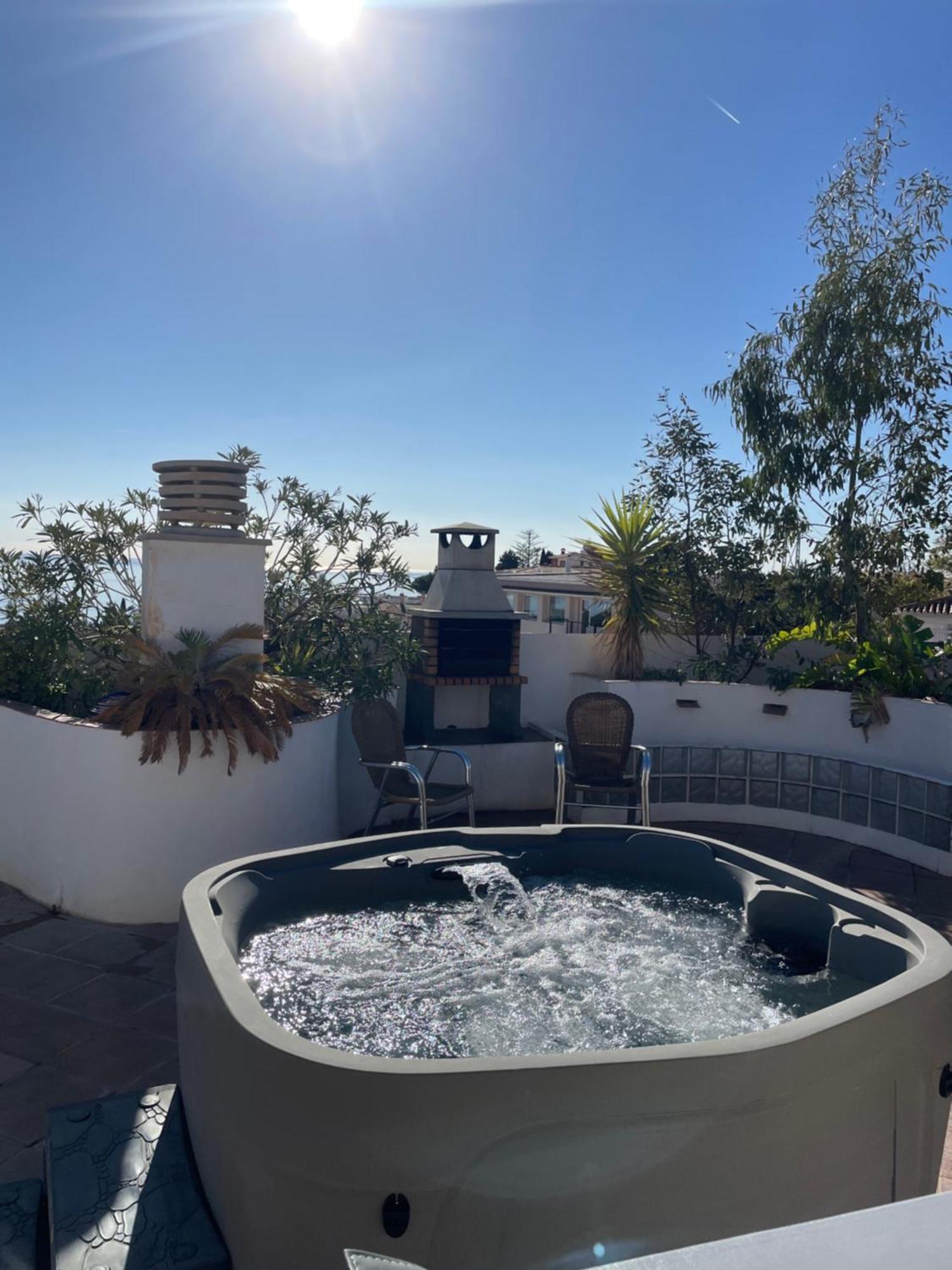 Penthouse With Private Roof Terrace And Jacuzzi Appartement Fuengirola Buitenkant foto