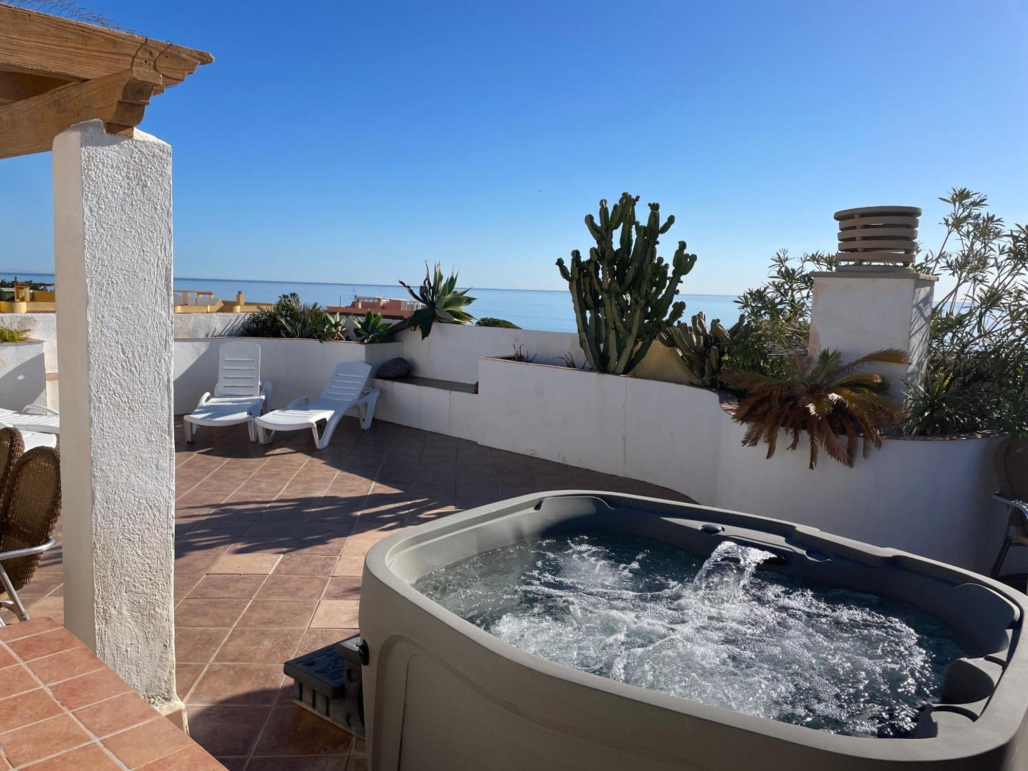Penthouse With Private Roof Terrace And Jacuzzi Appartement Fuengirola Buitenkant foto